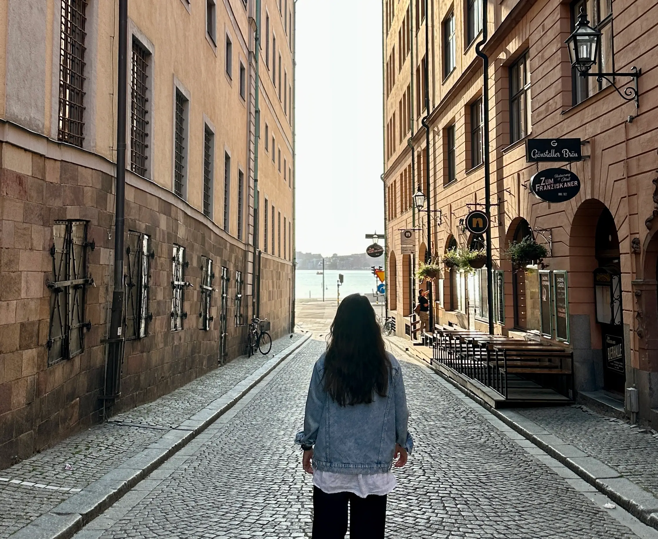 isvec-mutlaka-gorulmesi-gereken-yerler-stockholm-eski-sehir-tas-sokak