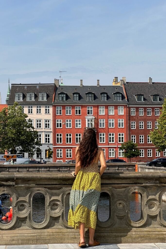 Kopenhag kanallarına karşı fotoğraf, şehir gezisi ve su manzarası, Danimarka