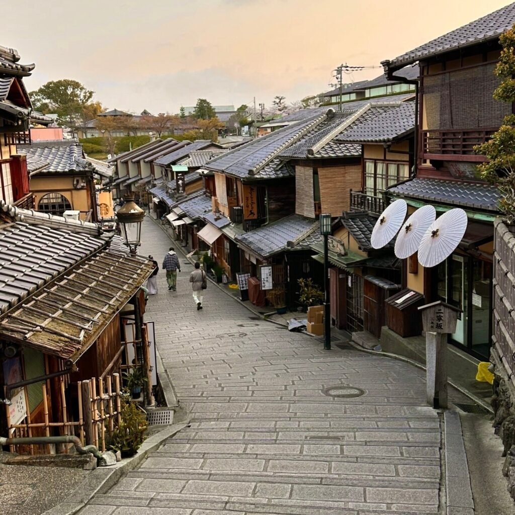Ninenzaka yokuşundan Kyoto eski şehir dokusu