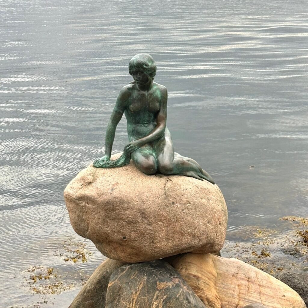 Küçük Denizkızı heykeli (The Little Mermaid), Kopenhag sahili