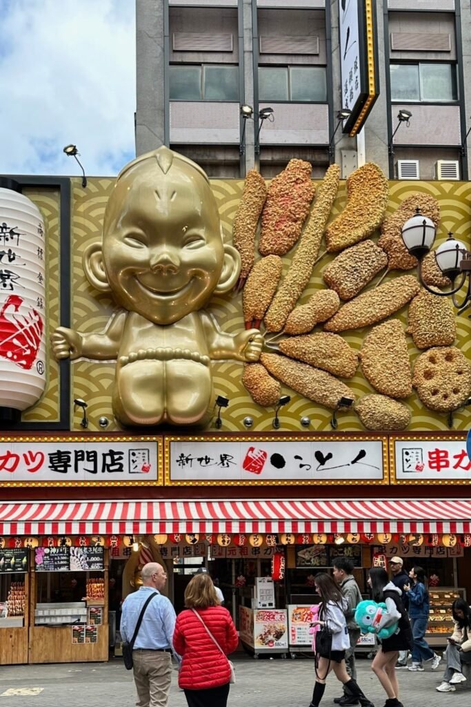 Osaka Shinsekai’de Kushikatsu restoranları ve retro Japon sokak atmosferi