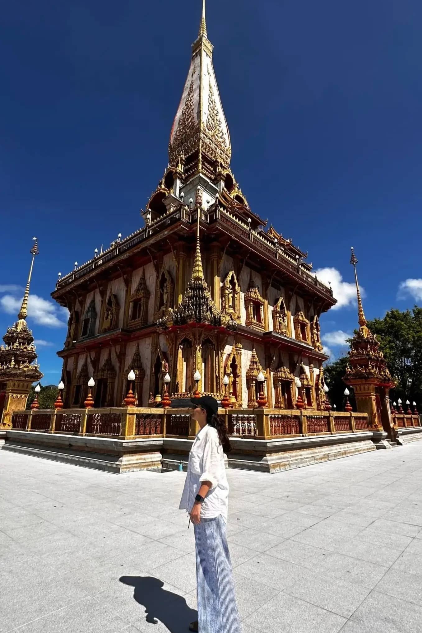 Phuket gezi rehberi fotoğrafı, altın detaylı tapınak mimarisi, Wat Chalong, Tayland
