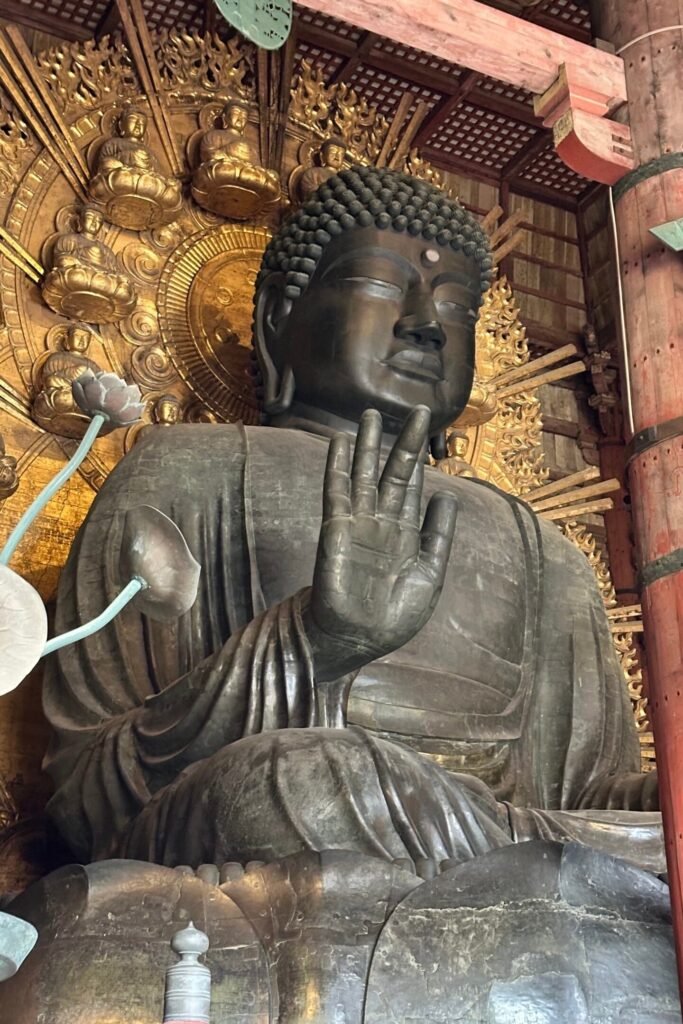 Nara Todaiji Tapınağı’nda Daibutsu (Büyük Buda) heykeli, içeriden görüntü