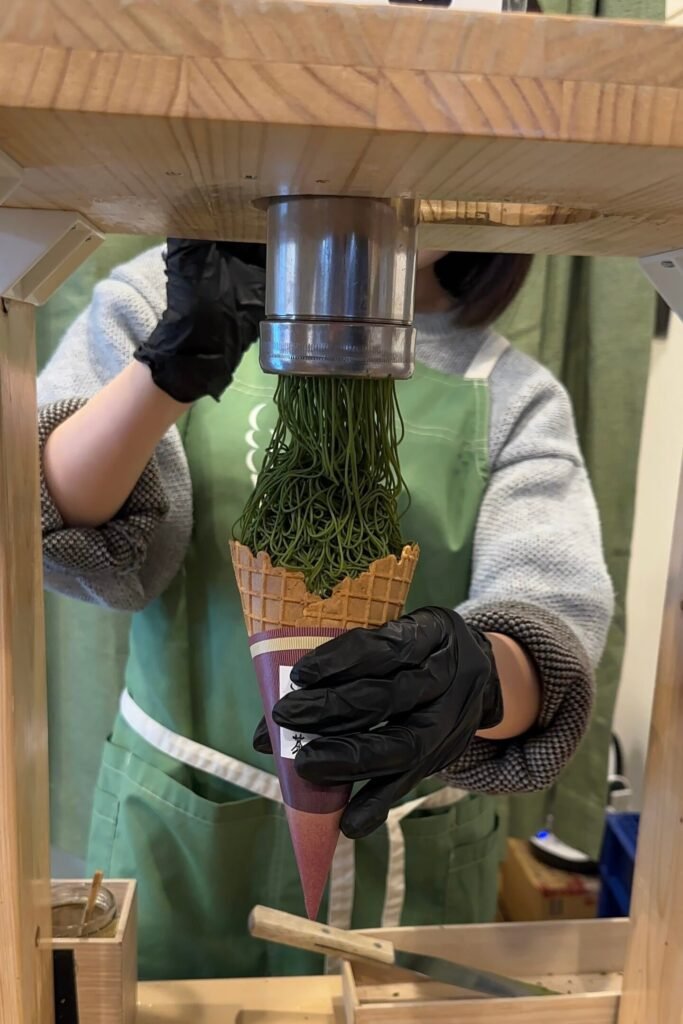 Tokyo’da matcha tatlısı; yeşil çay aromalı kremayla hazırlanan mont blanc dondurma.