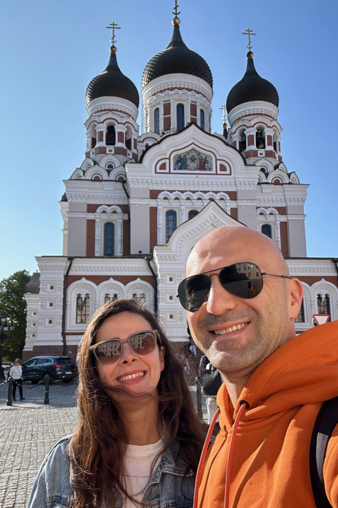 Tallinn Alexander Nevsky Katedrali onunde cekilen selfie, Toompea’da gezi fotografi