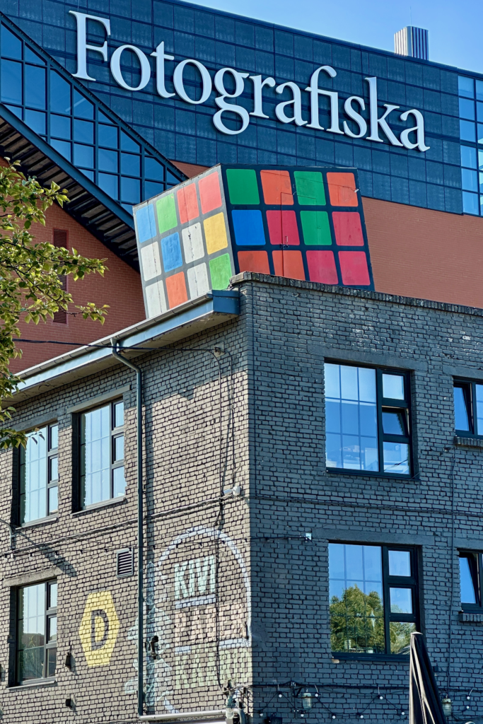 Fotografiska Tallinn binasi dis cephesi, Telliskivi Creative City.