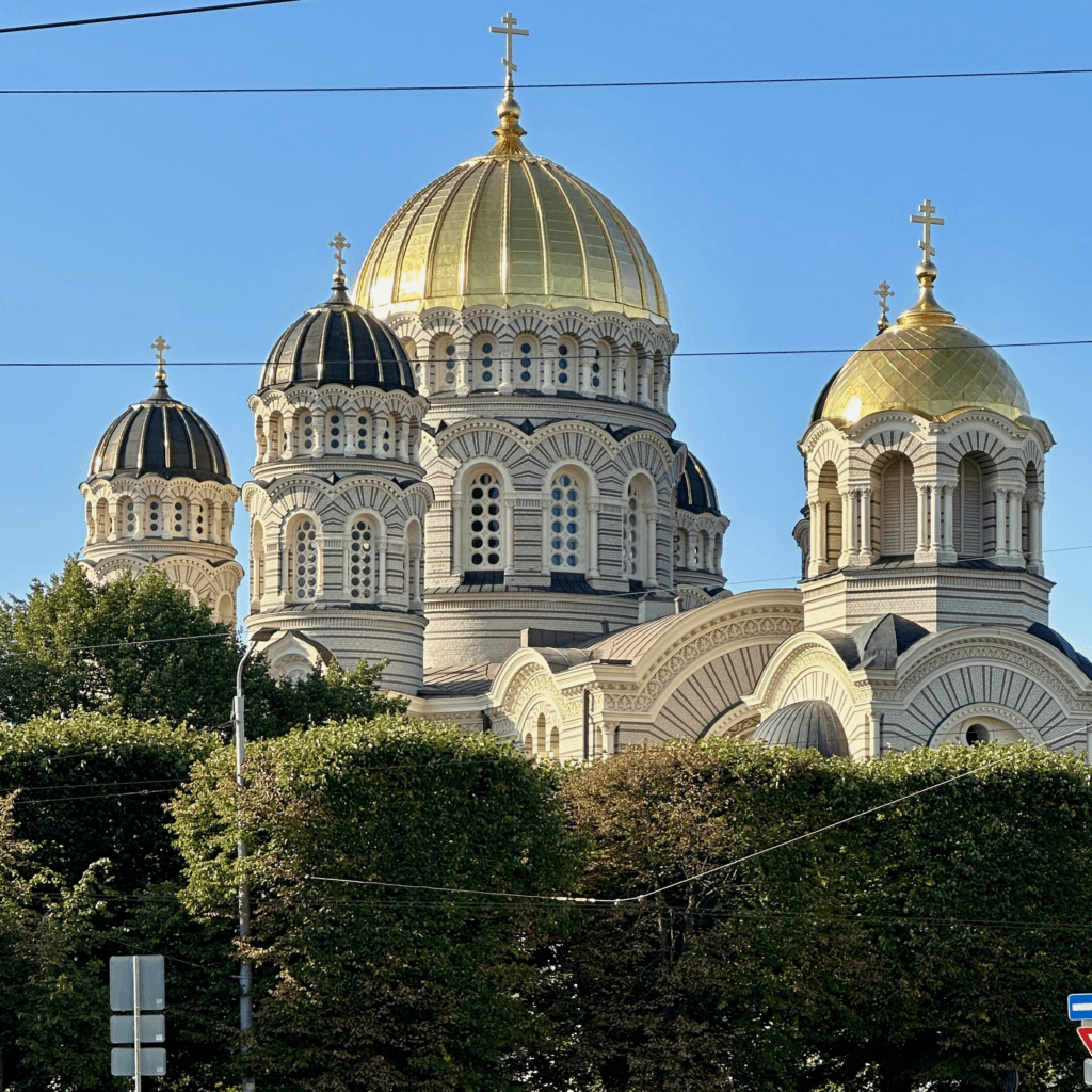 Riga Nativity of Christ Cathedral’ın altın kubbeleri