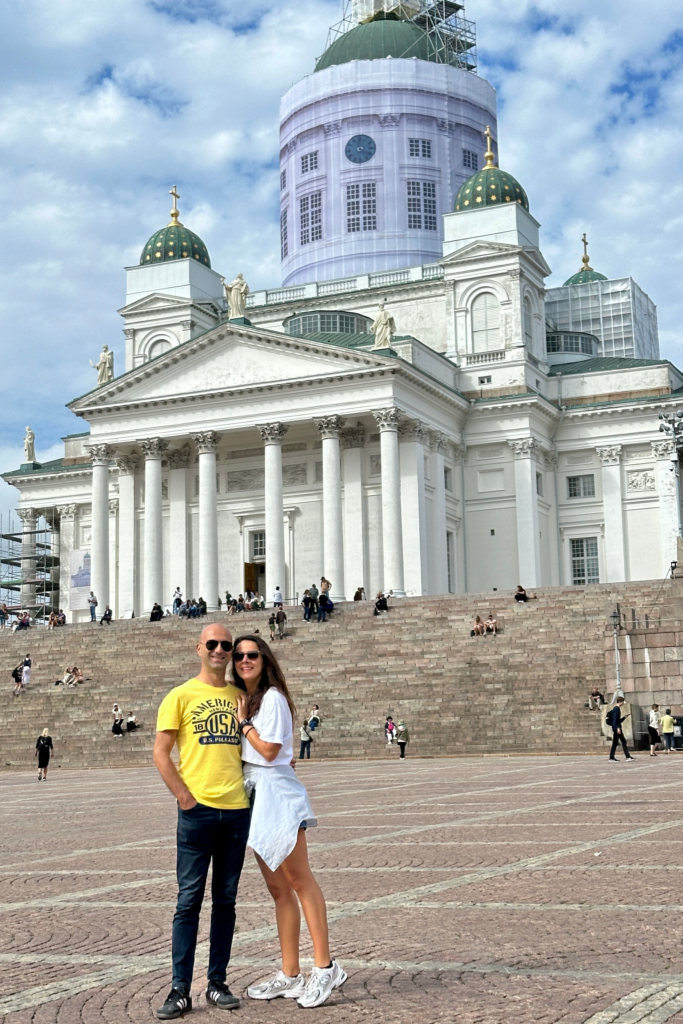 Helsinki Katedrali ve Senato Meydanı’nda çekilmiş gezi fotoğrafı