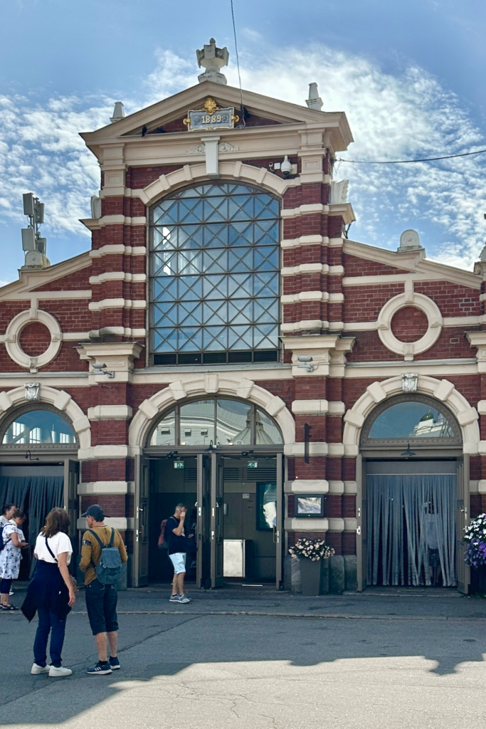 Helsinki Old Market Hall binasının dış görünüşü